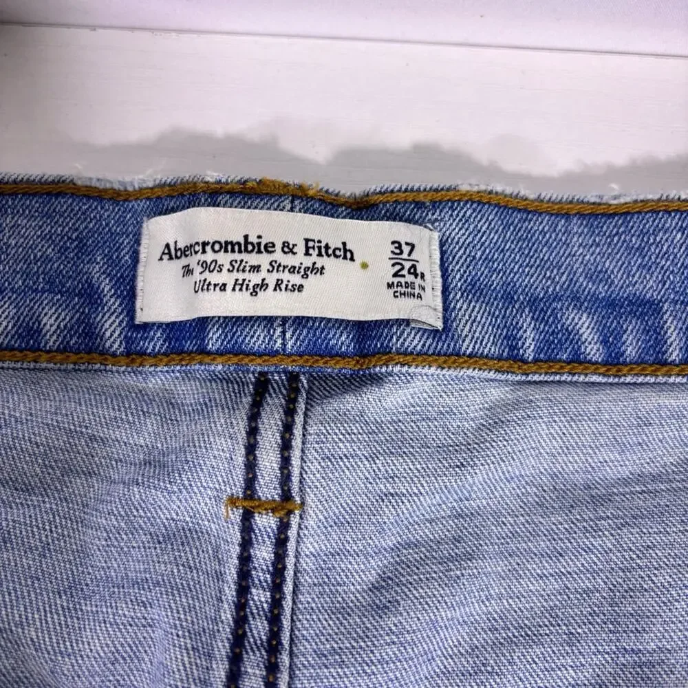 NWT Abercrombie & Fitch 90s Slim Straight Ultra High Rise Jeans Size 37 T9